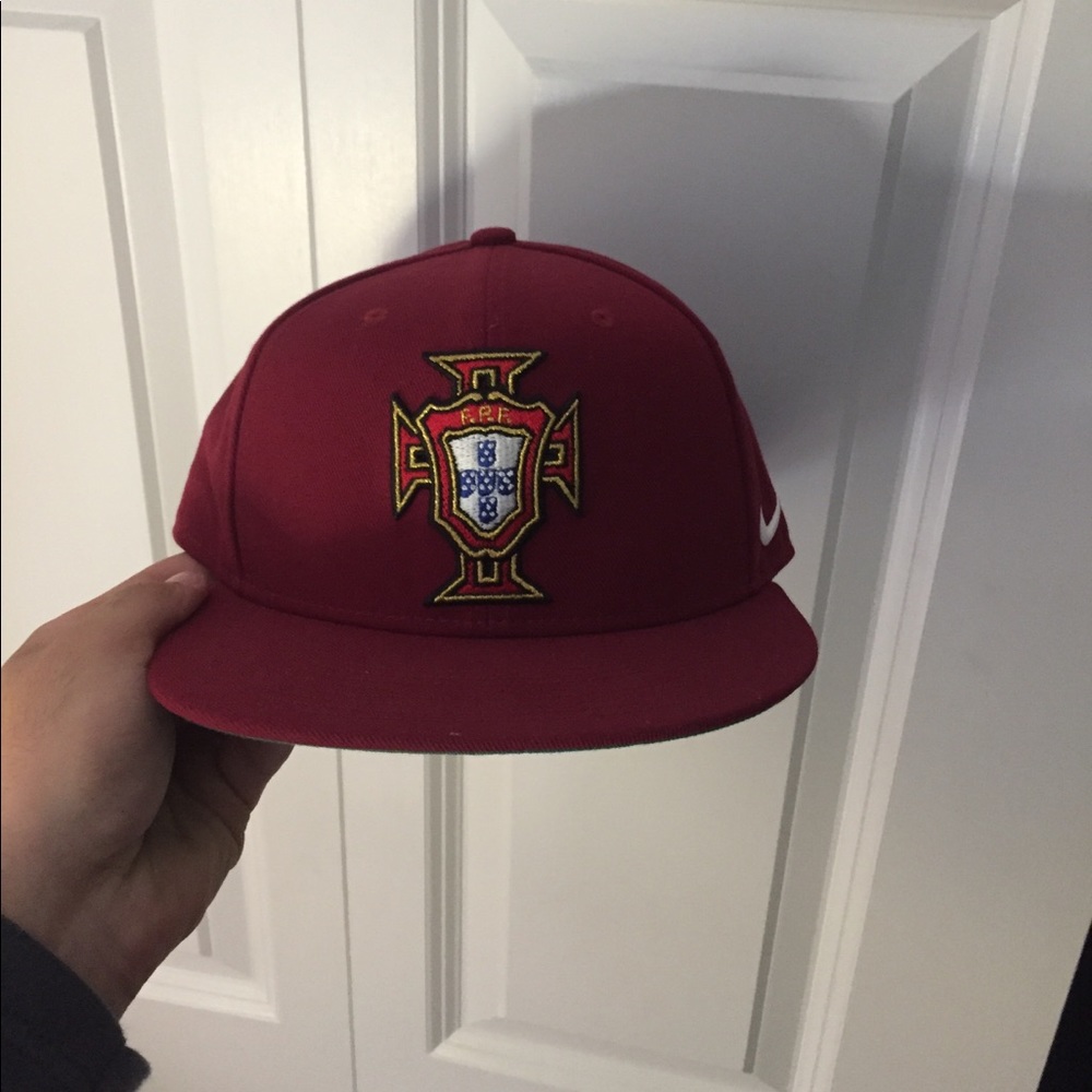 NWOT NIKE PORTUGAL EURO SNAPBACK CAP